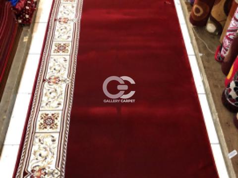 Sajadah masjid merk Masterpiece motif kotak warna merah kode 8389A posisi vertikal