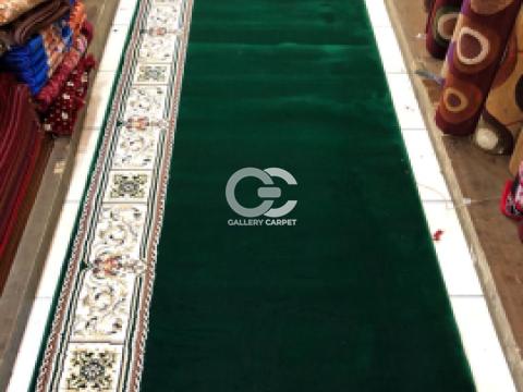 Sajadah masjid merk Masterpiece motif kotak warna hijau kode 8389A posisi vertikal